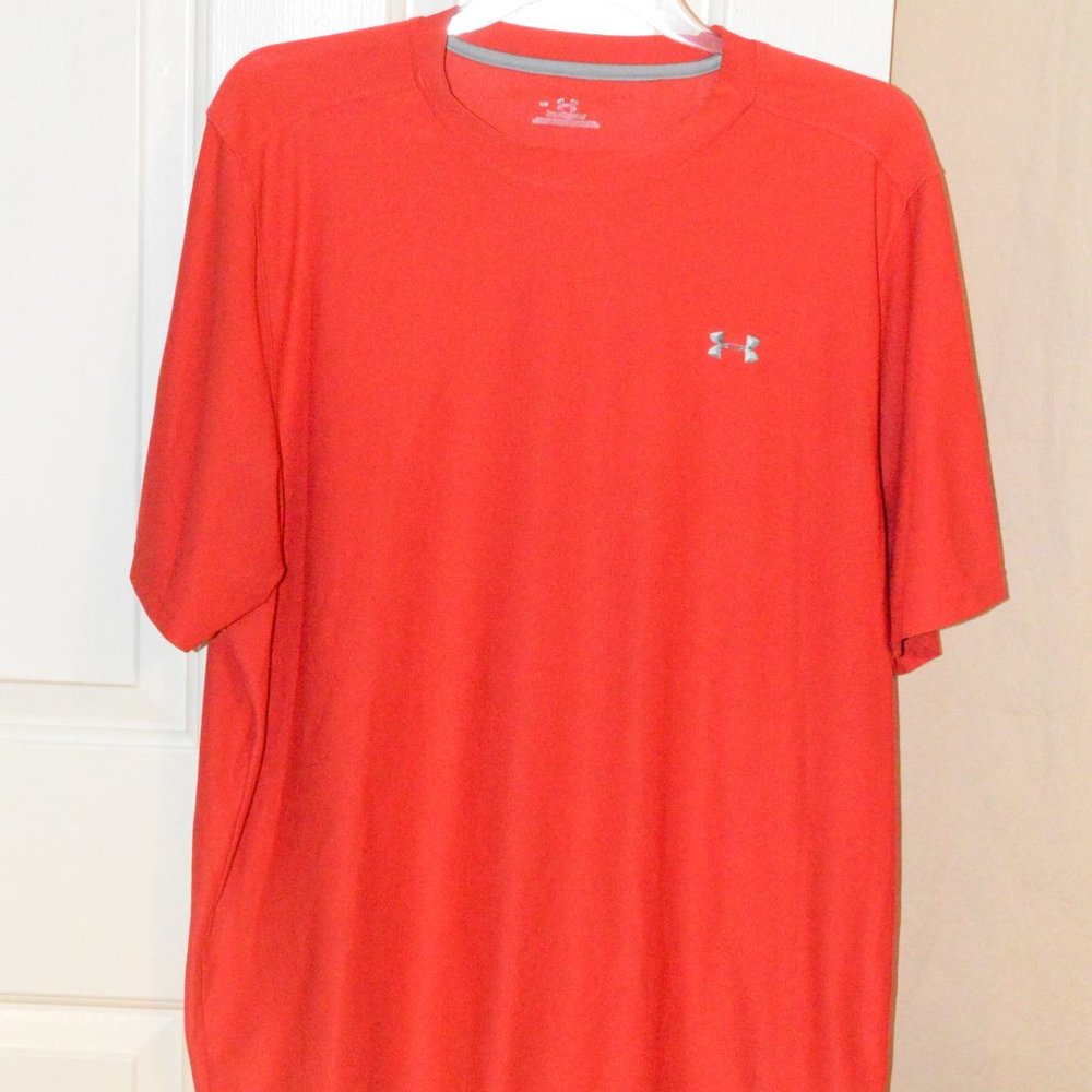 Under Armour HeatGear Loose fit t-shirt Red sz Lg